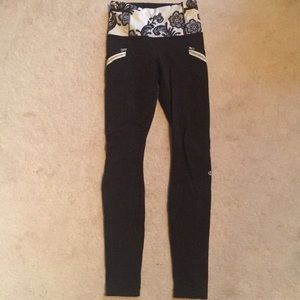 Lululemon Leggings Full Length Black Sz 4 Floral